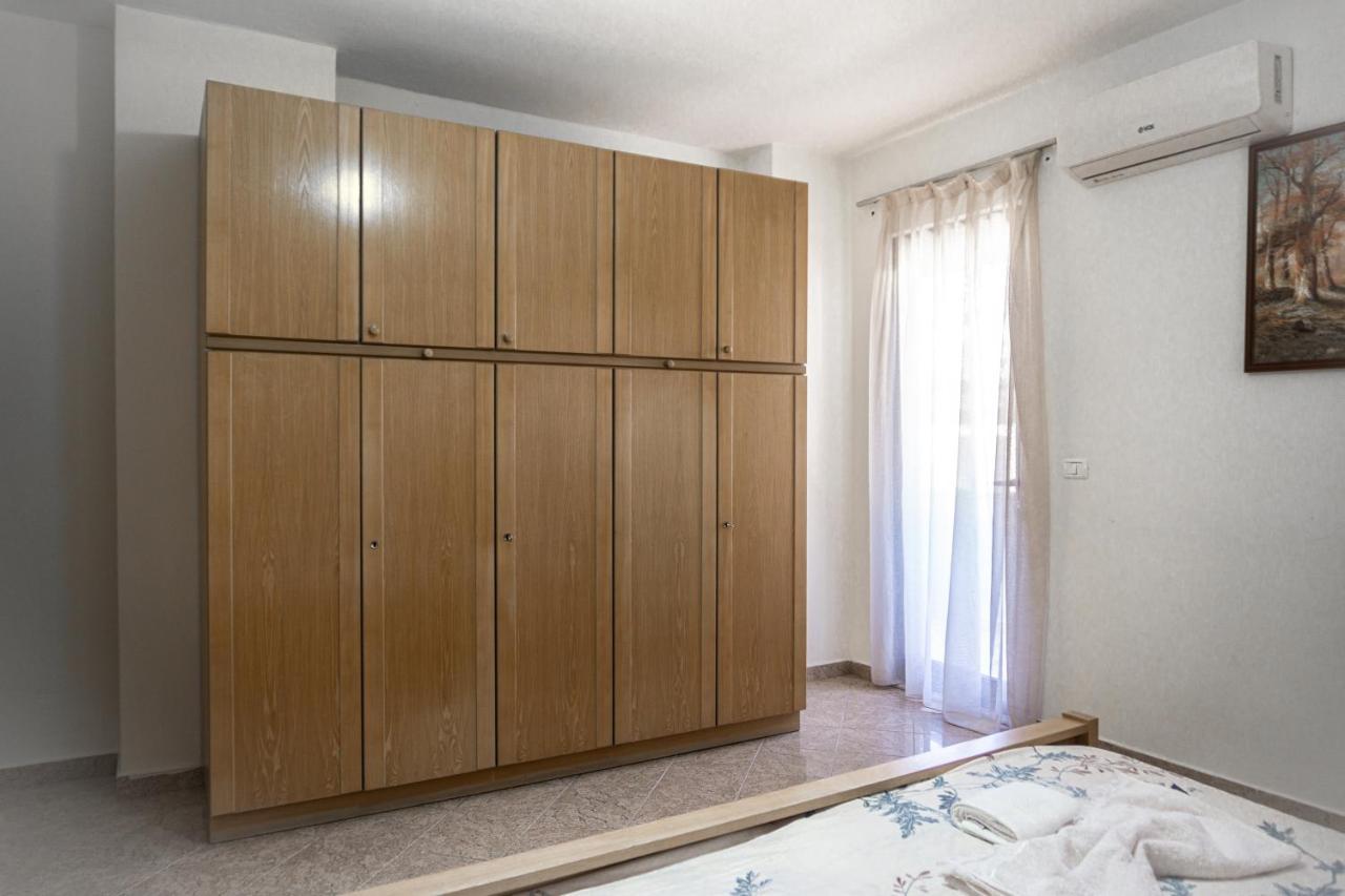 City Center Two Private Bedrooms Near Scanderbeg Square On Shared Apartment Tirana Exterior photo